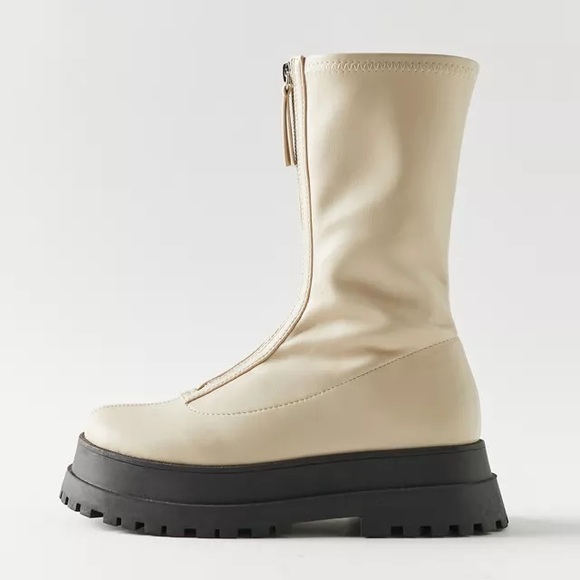 *SOLD* NWT Urban Outfitters Boots - Picture 2 of 4